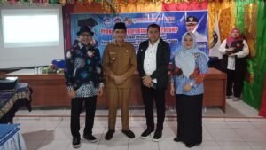 Rektor UNP dan Bupati 50 Kota Syafaruddin serta Komisioner KI Sumbar Arif Yumardi (dok. istimewa)