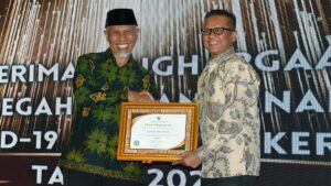 Semen Padang raih penghargaan Covid-19 dari Kemnaker. (dok. Humas)