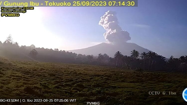 Gunung Ibu Di Malut Erupsi, PVMBG Minta Tak Beraktivitas Radius 2 Km