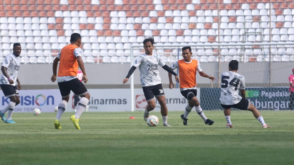 Ofisial training Semen Padang FC jelang melawan Sriwijaya FC. (dok. Semen Padang FC)