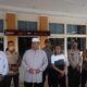 Bupati Pasaman Barat Hamsuardi (peci putih) saat melepas tim verifikasi percepatan penanganan bantuan rumah rusak berat akibat gempa, Rabu (13/9/2023). (Foto: Dok. ANTARA/Altas Maulana)