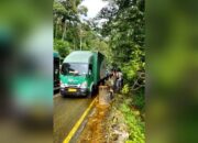 Waspada! Arus Lalu Lintas Padang-Pessel Tersendat dan Licin