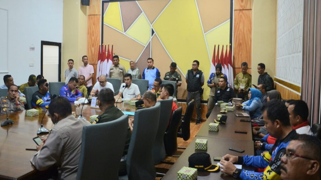 Rapat gabungan persiapan penertiban PKL di sepanjang Pantai Padang. (Foto: Dok. Satpol PP Padang)