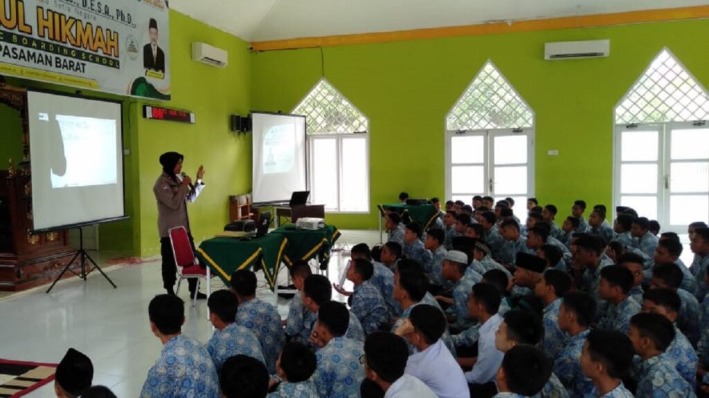 Sosialisasi bahaya bullying yang digelar Polres Pasbar. (dok. Humas Res Pasbar)