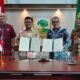 Penandatanganan kerjasama keselamatan lalu lintas antara Unand dan Jasa Raharja. (Foto: Dok. PPID Unand)