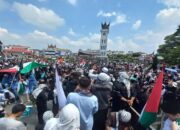 Gelar Aksi Bela Palestina, Ribuan Warga Ikuti Shalat Gaib di Bukittinggi