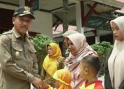 5.854 Seragam Sekolah Gratis Dibagikan kepada Pelajar TK-SMA di Solsel