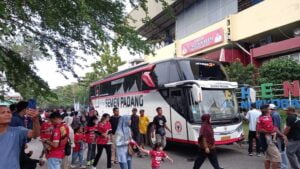 Sejumlah suporter kecewa usai tidak mendapatkan tiket pertandingan Semen Padang FC vs PSMS Medan. Selain itu, tiket yang tersedia dijual dengan harga tinggi atau dua kali lipat. (Foto: Dok. Istimewa)