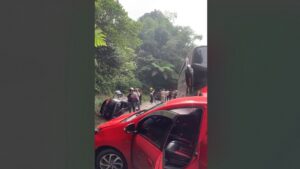 Kecelakaan beruntun di Sitinjau Lauik. (dok. WAG)