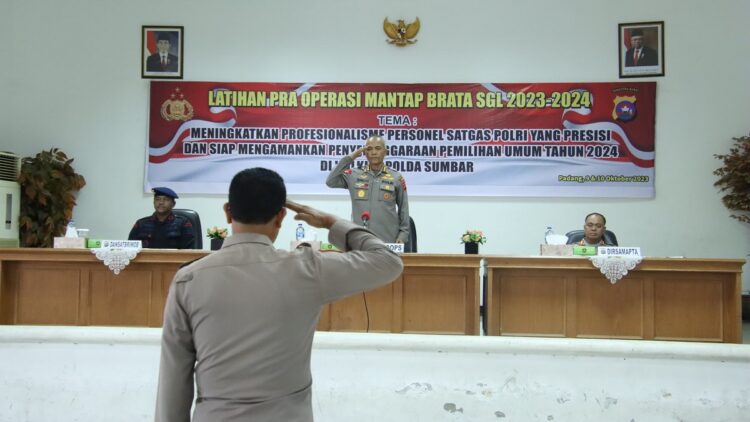 Latihan pra operasi mantap brata di Polda Sumbar. (dok. Bidhumas)