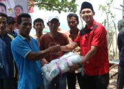 Ratusan Nelayan di Padang Tak Bisa Melaut 2 Bulan, Putra Alamsyah Bantu Alat Tangkap