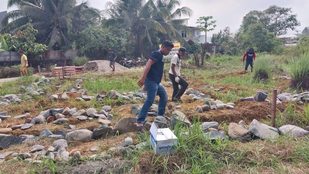 Pembangunan posko Posyandu Melati di Limau Manis Selatan. (dok. Humas)