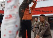 Ratusan Papan Reklame yang Nempel di Pohon dan Tiang Listrik Dibongkar