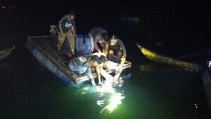 Proses evakuasi korban tenggelam di Danau Maninjau. (dok. istimewa)