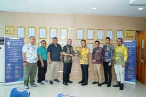 Bupati Solok Selatan (Solsel), Khairunas bertemu langsung dengan Direktur PTPN VI, M Iswan Achir. (Foto: Dok. PTPN VI)