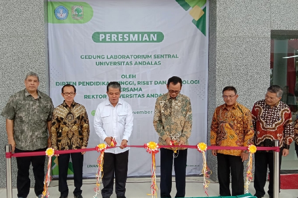 Peresmian Laboratorium Sentral Unand, Sabtu (18/11/2023) pagi. (Foto: Dok. Radarsumbar.com)