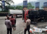 Truk Pembawa Beras Bulog Terbalik di Pendakian Sitinjau Lauik Akibat tak Kuat Menanjak