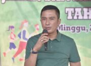 Dilepas Ekos Albar, Jalan Santai Warga Pisang Padang Diikuti Eks Pelatih Timnas