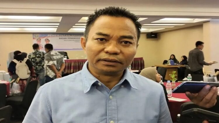 Anggota Komisi V DPRD Provinsi Sumatra Barat (Sumbar) Hidayat saat diwawancarai awak media massa di Padang. (ANTARA/Muhammad Zulfikar).