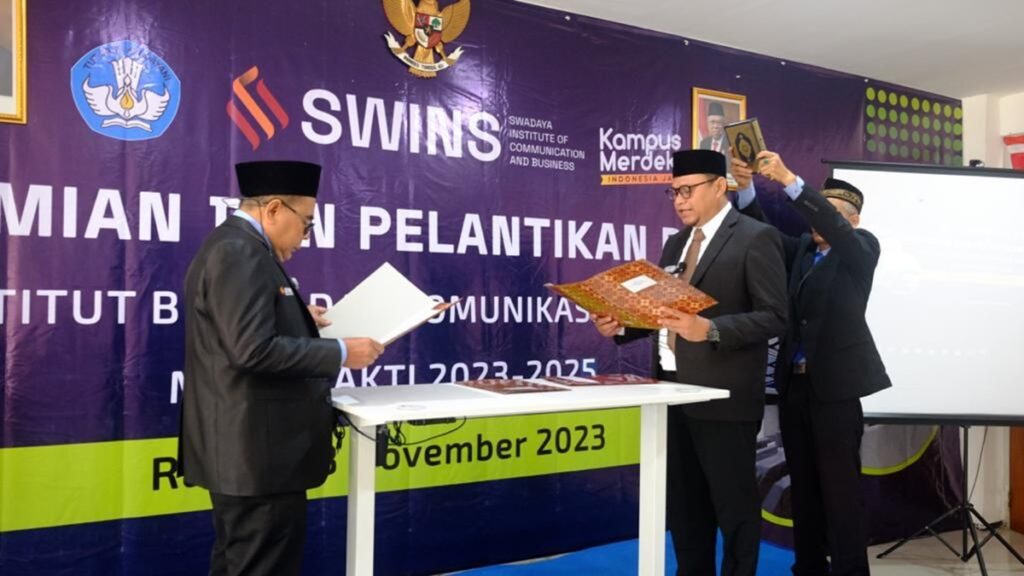 Muhammad Iqbal dilantik sebagai rektor SWINS. (dok. istimewa)