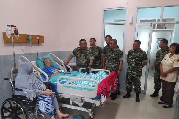 Kepala Badan Pembinaan Administrasi Veteran dan Cadangan (Kababinmin Vetcad) Kodam I/Bukit Barisan, Kolonel Inf Joko Suparyanto menyambangi prajurit dan veteran di Dumai. (Foto: Dok. Istimewa)