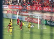 Babak Pertama: Sundulan Agus Nova Bawa Semen Padang FC Unggul 1-0