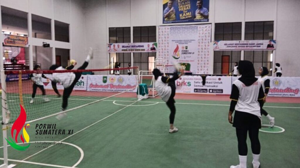 Latihan tim sepak takraw Sumbar untuk Porwil XI. (dok. istimewa)