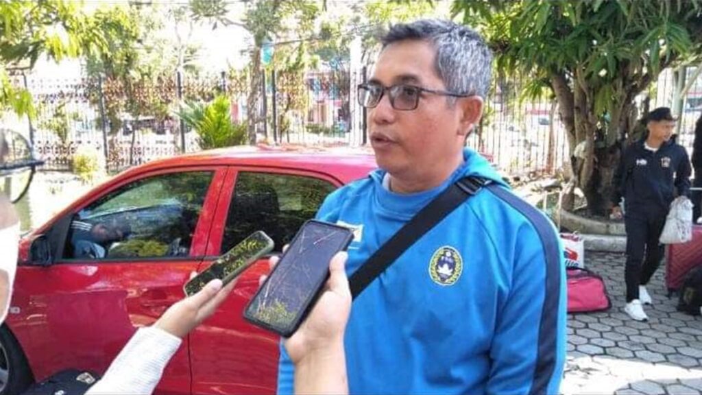 Pelatih tim sepakbola Sumbar di Porwil XI Sumatera Dedi Umar. (dok. istimewa)