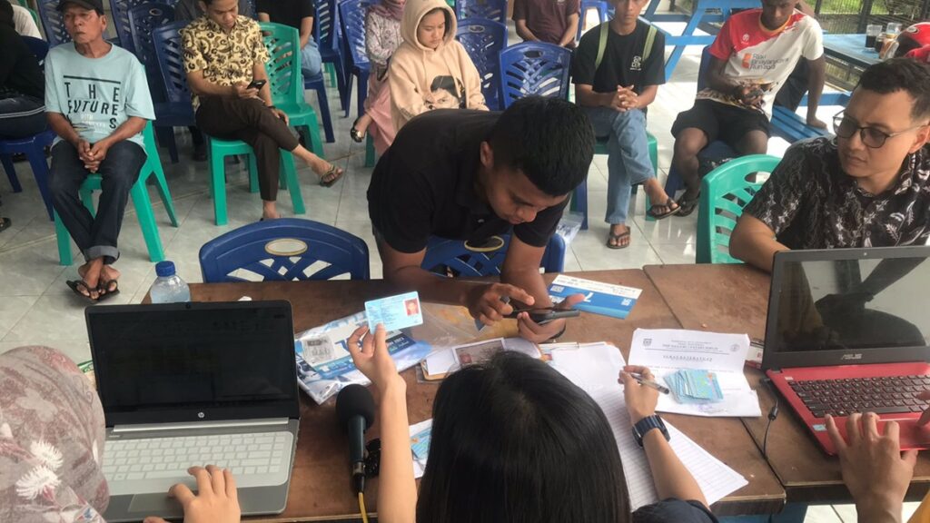 Suasana registrasi ulang dan pembagian jersey dan nomor BIB di Sekretariat Amril Amin, Jalan Cempaka No.1, Mata Air, Kecamatan Padang Selatan. (dok. istimewa)