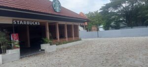 Kondisi Starbucks Padang imbas boikot produk dan pendukung Israel. (Foto: Dok. Radarsumbar.com)