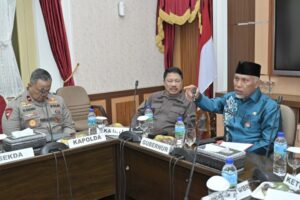 Gubernur Sumbar, Mahyeldi rapat dengan Forkopimda terkait rencana kunjungan ke Papua. (Foto: Dok. Adpim)