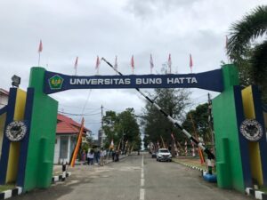 Gerbang masuk kampus Universitas Bung Hatta (UBH) di Padang, (Foto: Dok. Istimewa)