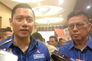 Ketua Umum DPP Partai Demokrat, Agus Harimurti Yudhoyono (kiri) dan Ketua DPD Demokrat Sumbar, Mulyadi (kanan) di Padang. (Foto: Dok. Muhammad Aidil)