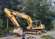 Bersihkan Material Banjir Bandang di Tanjungraya, Pemkab Agam Kerahkan Tiga Alat Berat