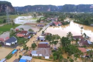 Banjir di kawasan Harau pada Senin (18/12/2023) siang. (Foto: Dok. BPBD Limapuluh Kota)