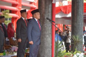 Wakil Menteri Pertahanan (Wamenhan), M Herindra menjadi inspektur upacara (Irup) dalam rangka Hari Bela Negara (HBN) ke-75 di Kota Padang, Sumatera Barat (Sumbar) pada Selasa (19/12/2023) pagi. (Foto: Dok. Adpim)