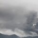 Erupsi Gunung Marapi Sumatera Barat yang masih terus terjadi sejak Minggu (3/12/2023) hingga Senin (4/12/2023). Erupsi ini membuat Tim SAR gabungan harus menunda dan waspada saat melakukan proses evakuasi dan pencarian korban yang berada di sekita puncak (Antara/Al Fatah)