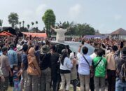 Teriakan ‘Pak Gemoy’ Iringi Kunjungan Prabowo ke Posko Penanganan Erupsi Gunung Marapi