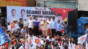 Prabowo melakukan orasi di hadapan ribuan warga di Pasar Raya Padang. (dok. istimewa)