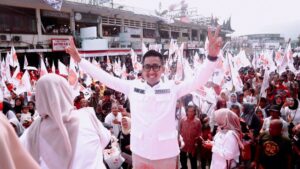 Rachmad Wijaya dihadapan pendukungnya dan kader Gerindra serta kader partai koalisi saat kedatangan Prabowo ke Pasar Raya Padang. (dok. istimewa)