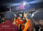 Pencarian 12 Survivor Terdampak Erupsi Gunung Marapi Dihentikan Sementara karena Hujan Abu