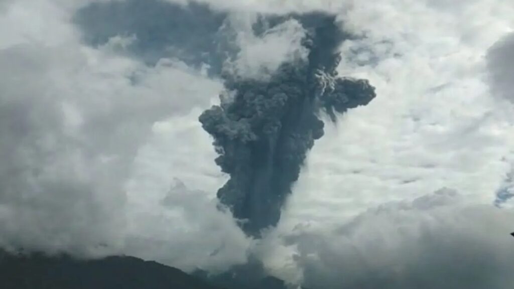 Kondisi erupsi Gunung Marapi. (Dok. BPBD Agam)