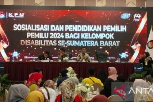 Sosialisasi dan pendidikan pemilih kepada kelompok disabilitas yang diselenggarakan KPU Provinsi Sumbar di Padang, Selasa, (26/12/2023). (Foto: Dok. ANTARA/Muhammad Zulfikar)