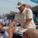 Puluhan ribu massa memadati Pasar Raya saat Prabowo Subianto berkunjung ke Kota Padang, Sumatera Barat (Sumbar), Sabtu (9/12/2023) siang. (Foto: Dok. Muhammad Aidil)