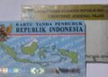 Kartu tanda penduduk (KTP) elektronik dan nomor pokok wajib pajak (NPWP). (ANTARA/Akhmad Nazaruddin Lathif)