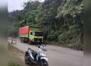 Warga Bungus Teluk Kabung Padang Keluhkan Truk Pembawa Batu Bara Rusak Jalan