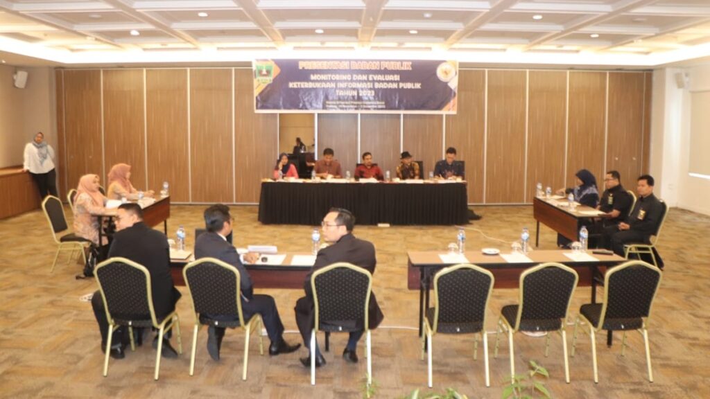 Presentasi badan publik yang digelar KI Sumbar. (dok. istimewa)