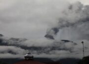 Bermukim di Lereng Marapi, 20 KK Warga Agam segera Diungsikan