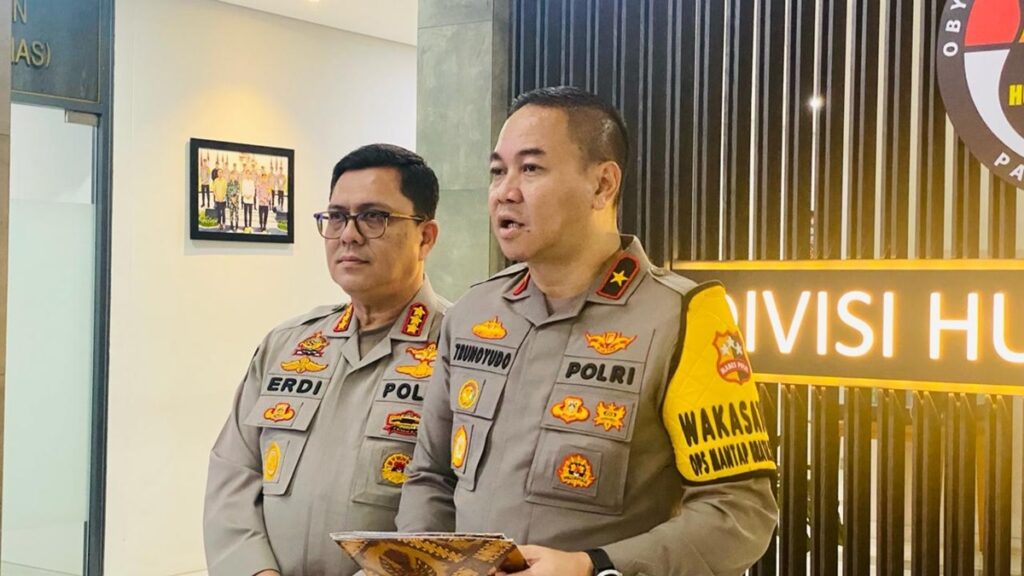 Karopenmas Divhumas Polri Brigjen Pol Trunoyudo Wisnu Andiko memberi keterangan pers terkait kasus perdagangan orang di Banten. (dok. Polri)