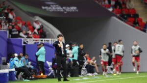 Shin Tae-yong saat mendampingi Timnas pada laga perdana Piala Asia 2023 melawan Irak. (dok. PSSI)